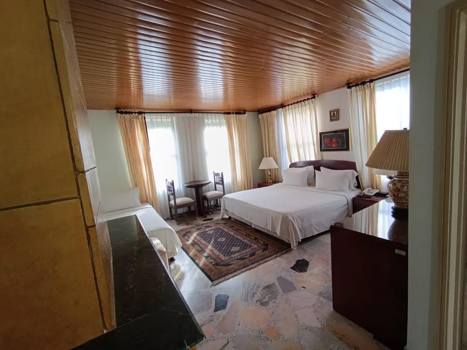 Hotel California Pacho Hotel in Pacho