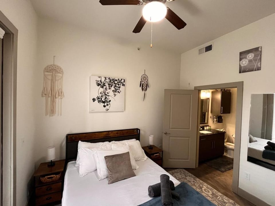 Extended Stay Ready WD Fast WiFi Gym Apartment in Dallas