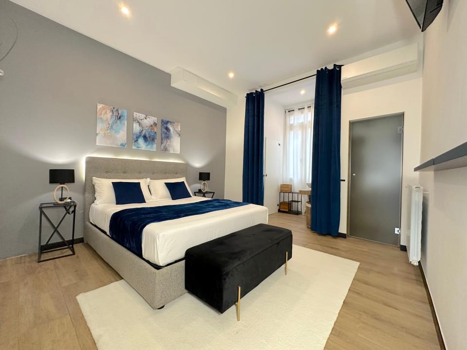 Bed, TV and multimedia, Photo of the whole room, Bedroom
