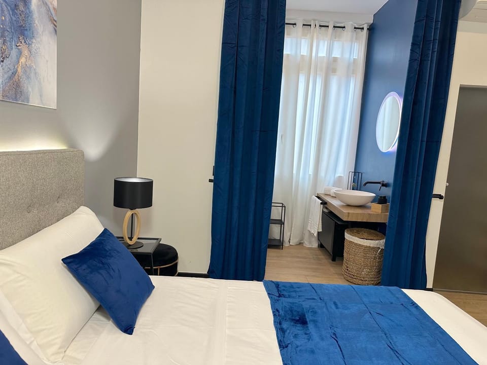 Bed, Photo of the whole room, Bedroom, hair dresser, towels