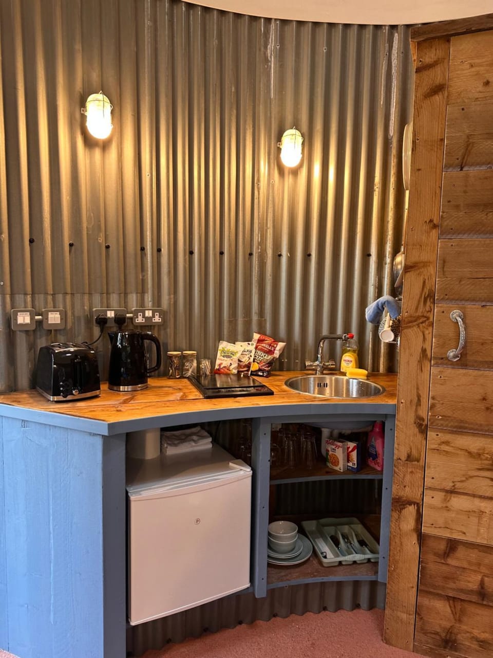 Kitchen or kitchenette