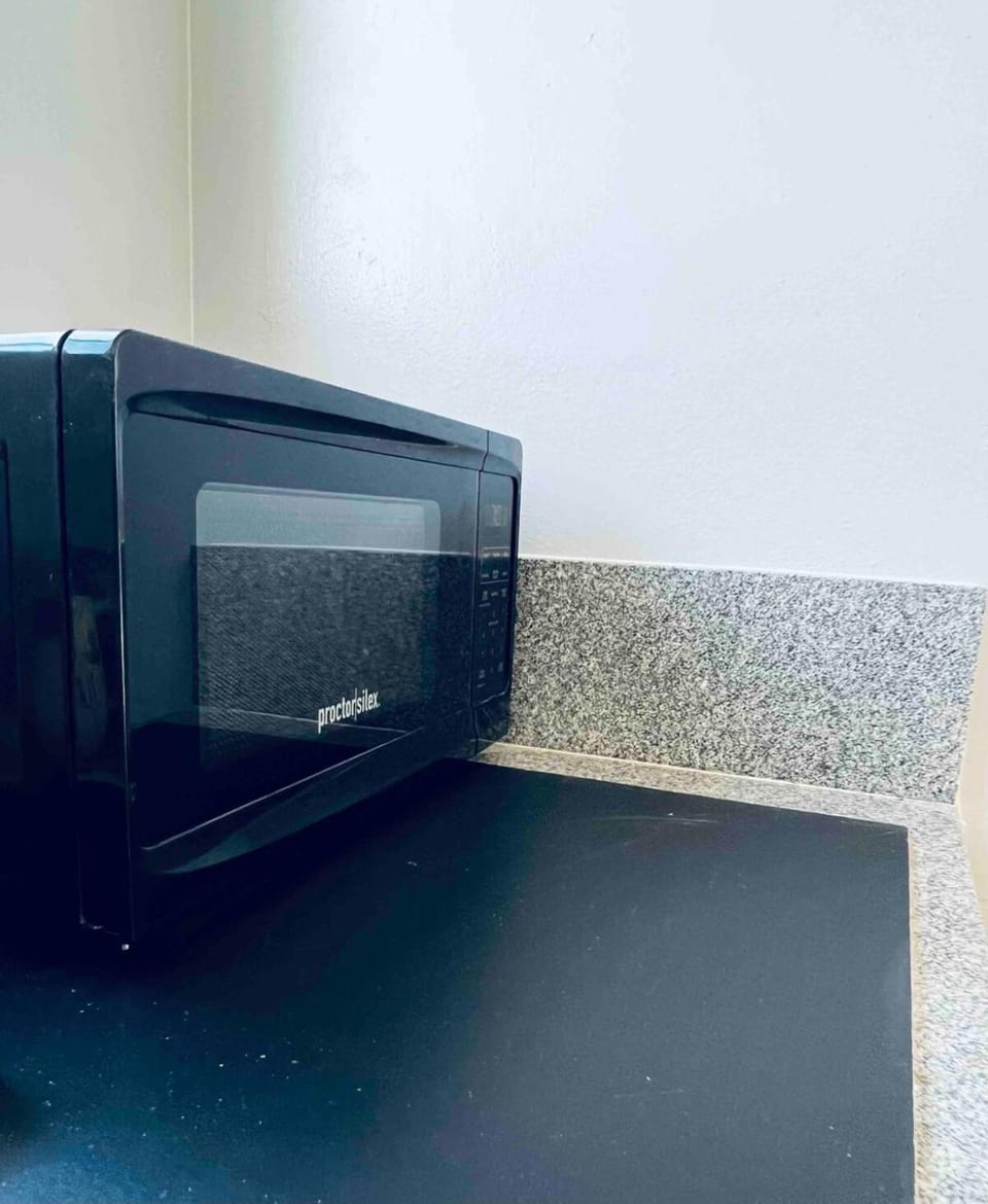 Beautiful private upstairs studio - USC, LAX, SOFI Apartment in Los Angeles