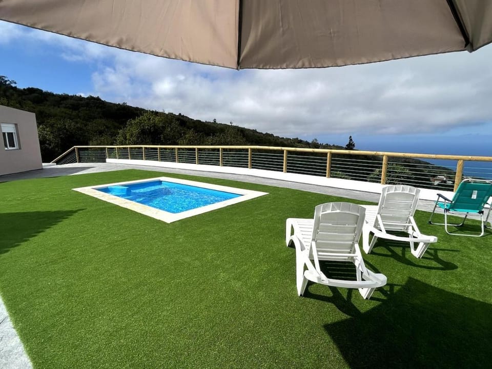 Pool view, Sea view, Swimming pool, sunbed