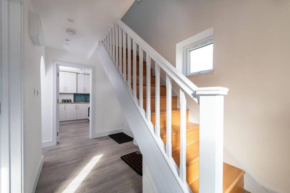 Compton House - 4 Bed Apartment in Cheltenham
