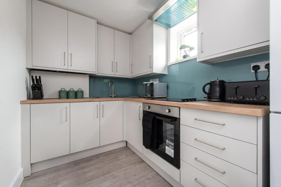Compton House - 4 Bed Apartment in Cheltenham