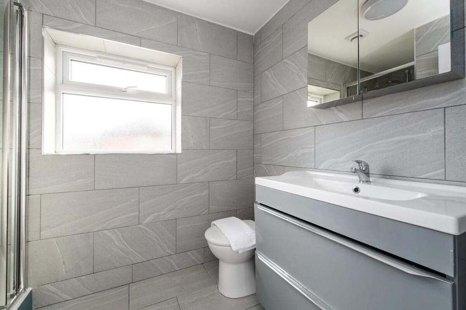 Compton House - 4 Bed Apartment in Cheltenham