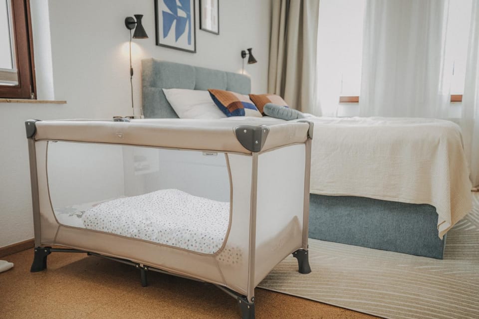 Bedroom, cot