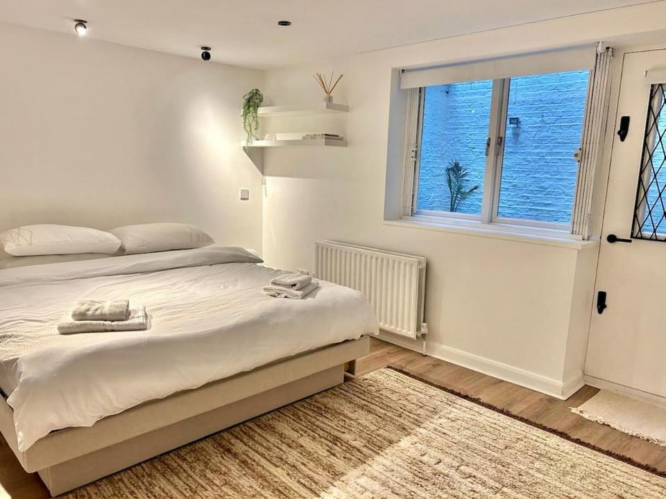 Sophisticated 2 Bed Apartment, Hyde Park Apartment in City of Westminster