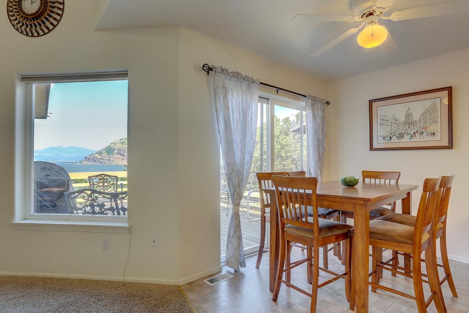 Amber Sunset House in Mosier