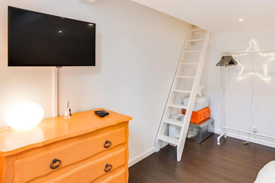Cannes centre Cosy appartement avec mezzanine Apartment in Cannes