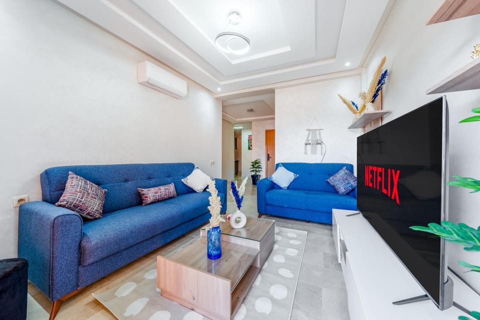 Communal lounge/ TV room, TV and multimedia, Living room, Seating area, Evening entertainment