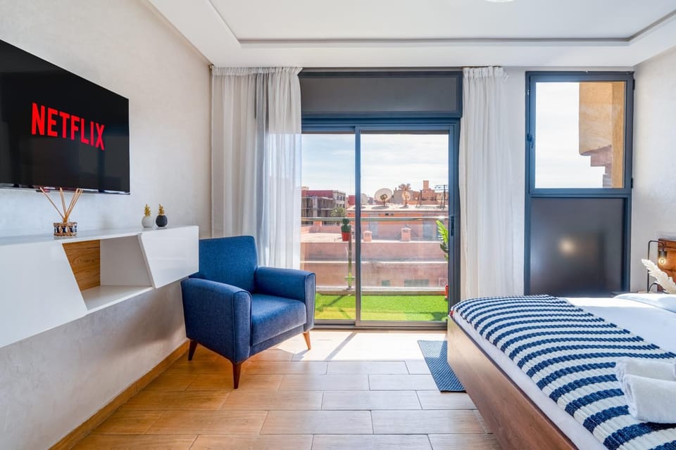 Bed, TV and multimedia, View (from property/room), Balcony/Terrace, Photo of the whole room, Bedroom