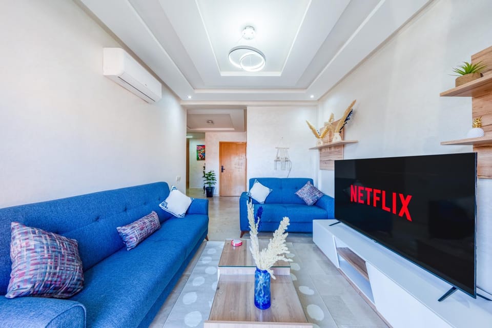Communal lounge/ TV room, TV and multimedia, Living room, Seating area, Evening entertainment