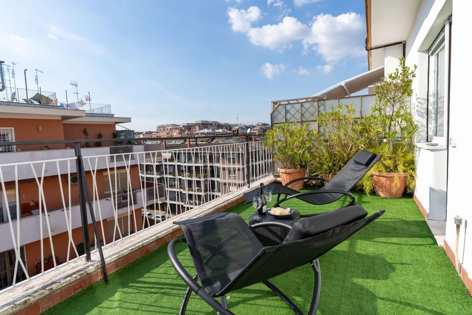 Property building, Patio, Spring, Day, Solarium, View (from property/room), Balcony/Terrace, Living room, Seating area, Evening entertainment, sunbed
