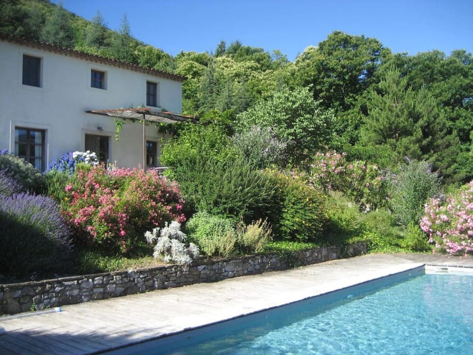 Stylish villa with large pool and stunning views Villa in Occitanie