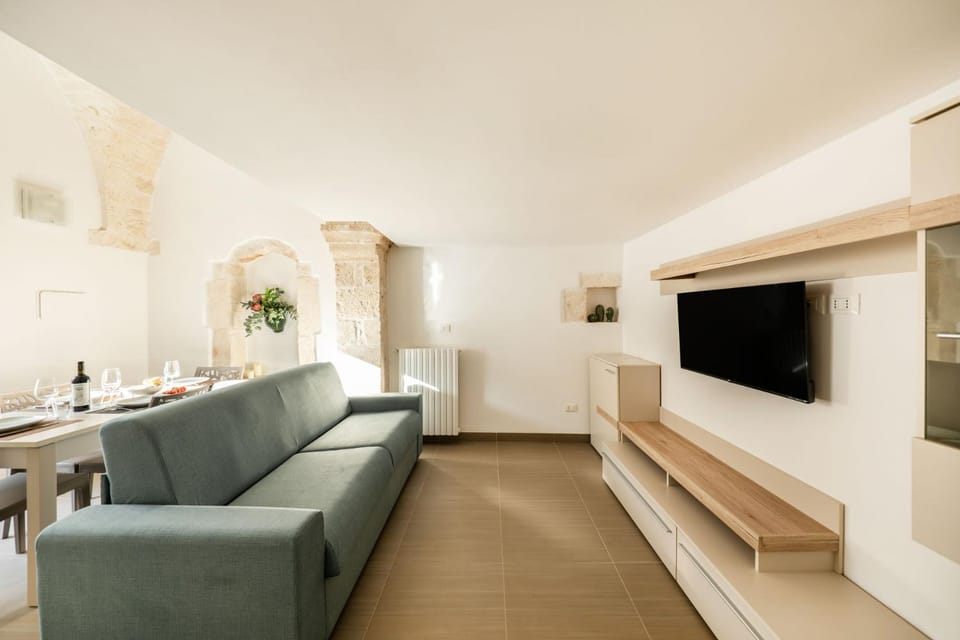 Communal lounge/ TV room, TV and multimedia, Living room, Seating area, Evening entertainment