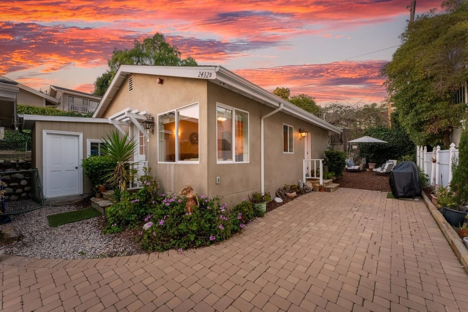 Renovated Ocean-View Cottage | Private Backyard House in Summerland