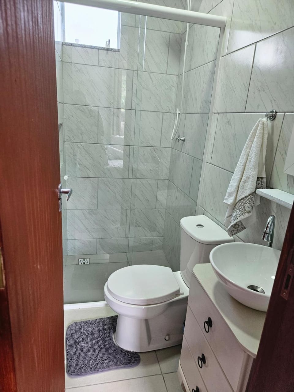 Studio com ar condicionado e estacionamento gratuito próximo ao aeroporto e praias House in Florianopolis