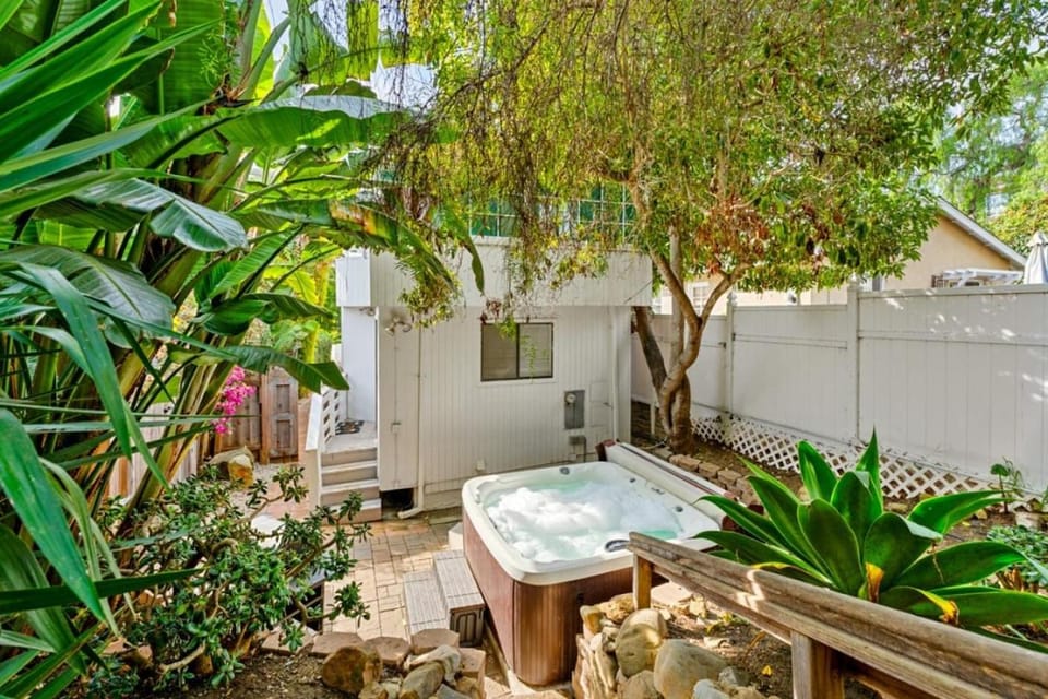 5BR Beach House | Hot Tub, Game Room + Studio House in Summerland