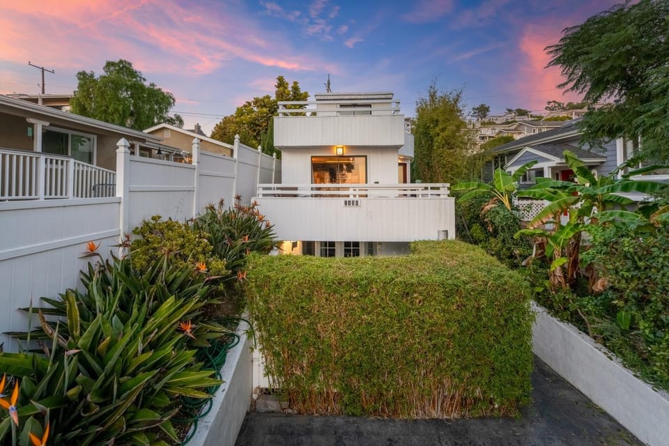 5BR Beach House | Hot Tub, Game Room + Studio House in Summerland