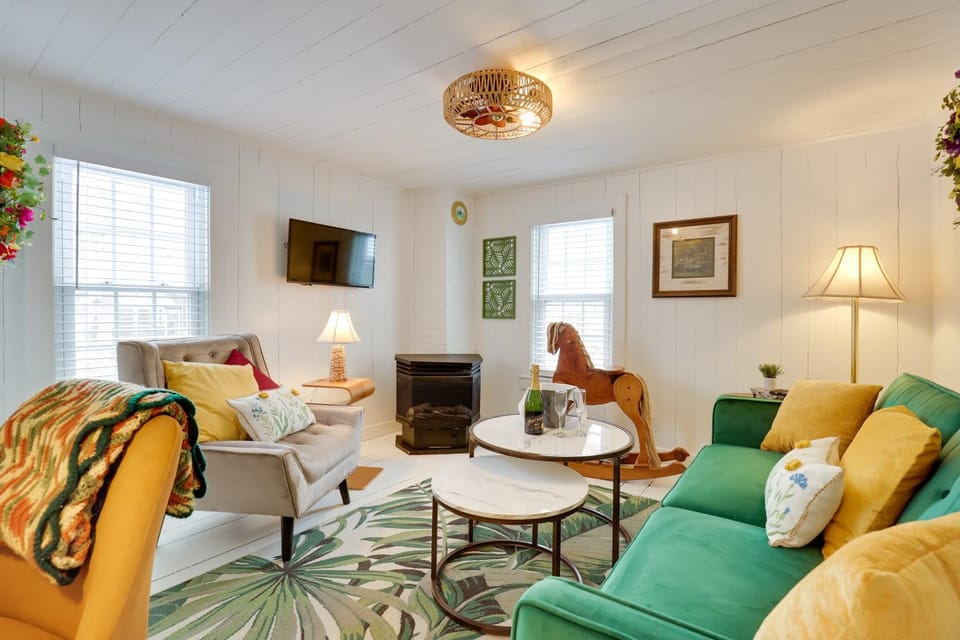 Walk to Eats: Mtn-View Hammondsport Hideaway! Apartment in Hammondsport