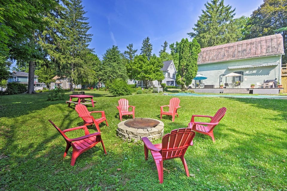Walkable Studio on Historic Hammondsport Property! Apartment in Hammondsport