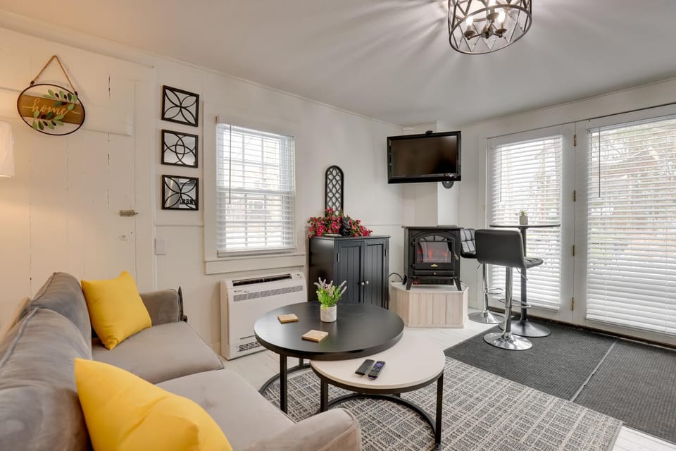 Near Keuka Lake Walkable Paradise! Apartment in Hammondsport