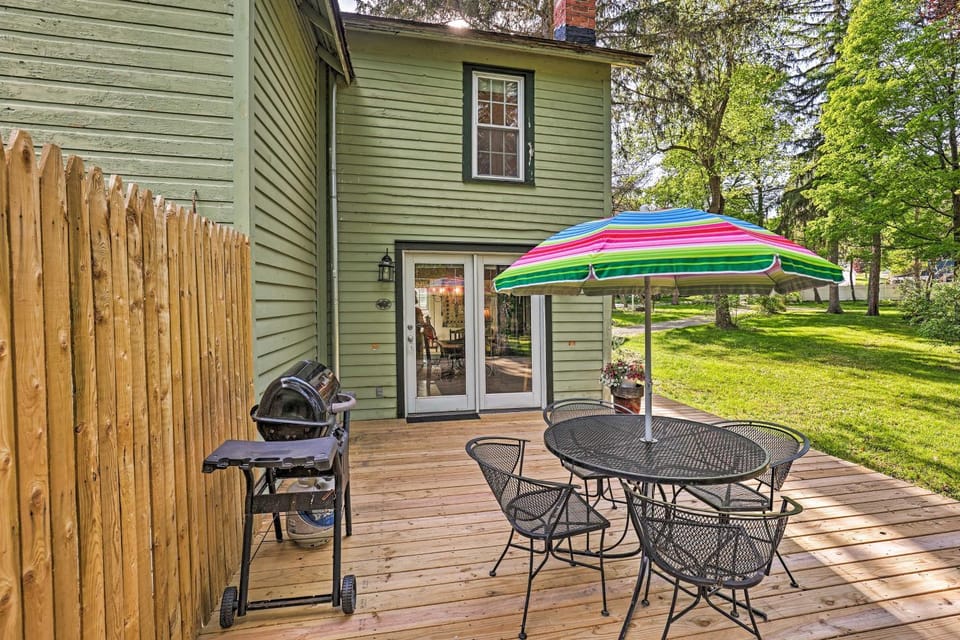 Near Keuka Lake Walkable Paradise! Apartment in Hammondsport