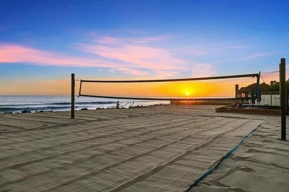 Gated Lakefront Estate - Seaside with Private Beach House in Carlsbad