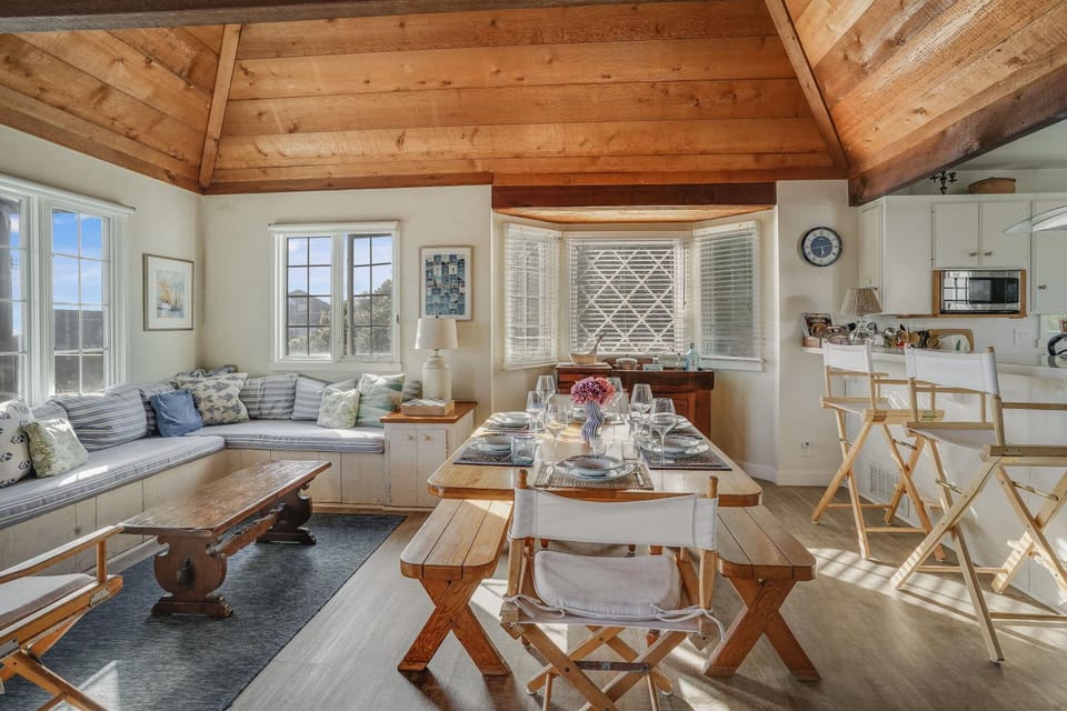 Gated Lakefront Estate - Seaside with Private Beach House in Carlsbad