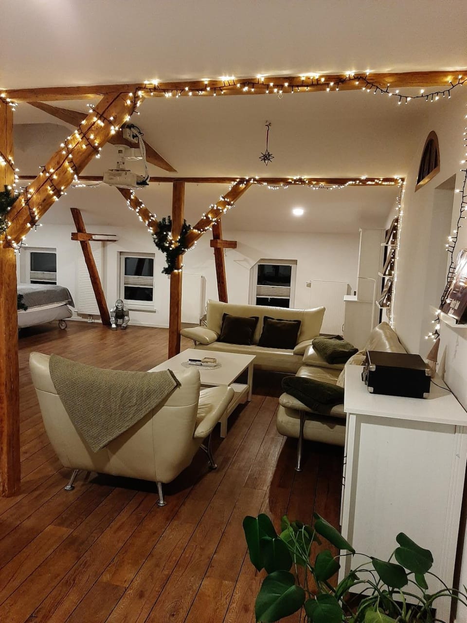 Communal lounge/ TV room, TV and multimedia, Living room, Seating area, Evening entertainment