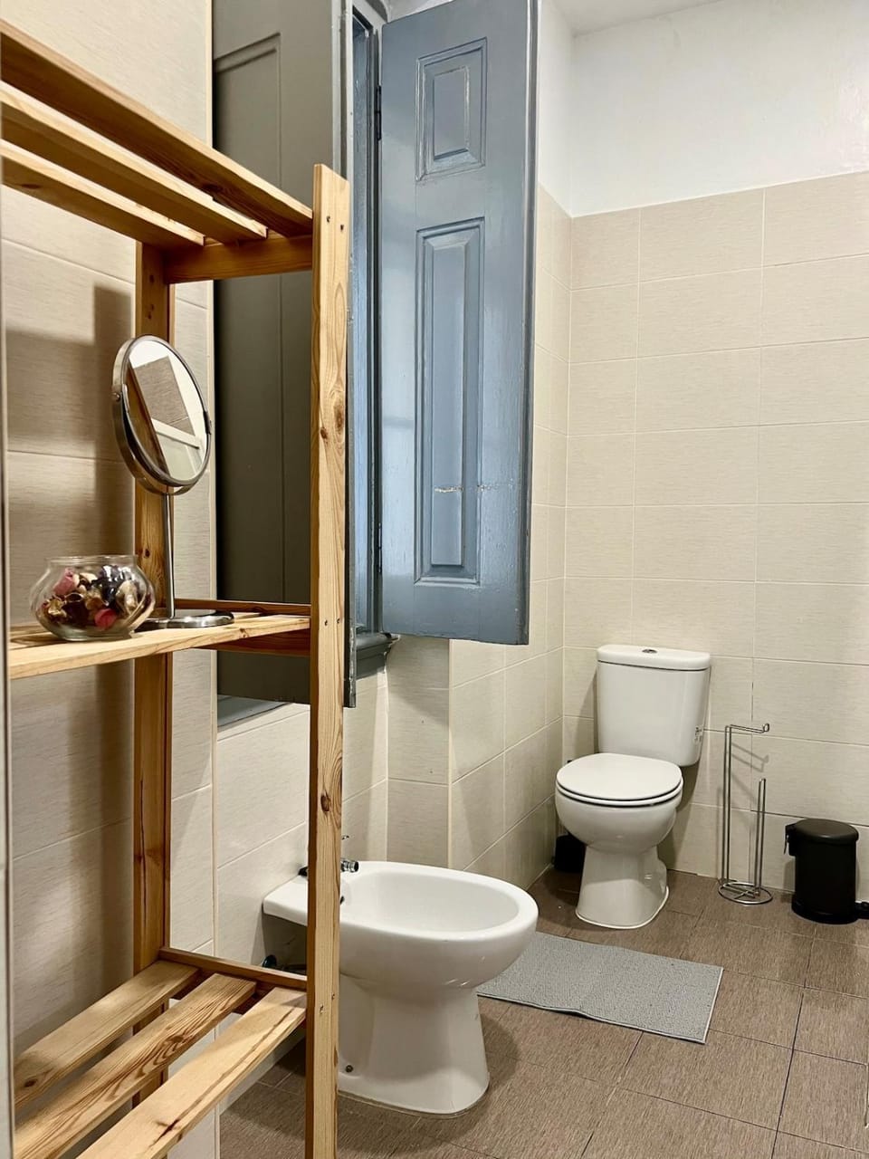 Spacious T4 Central Apartment with Iconic Tram 28 View Apartment in Lisbon