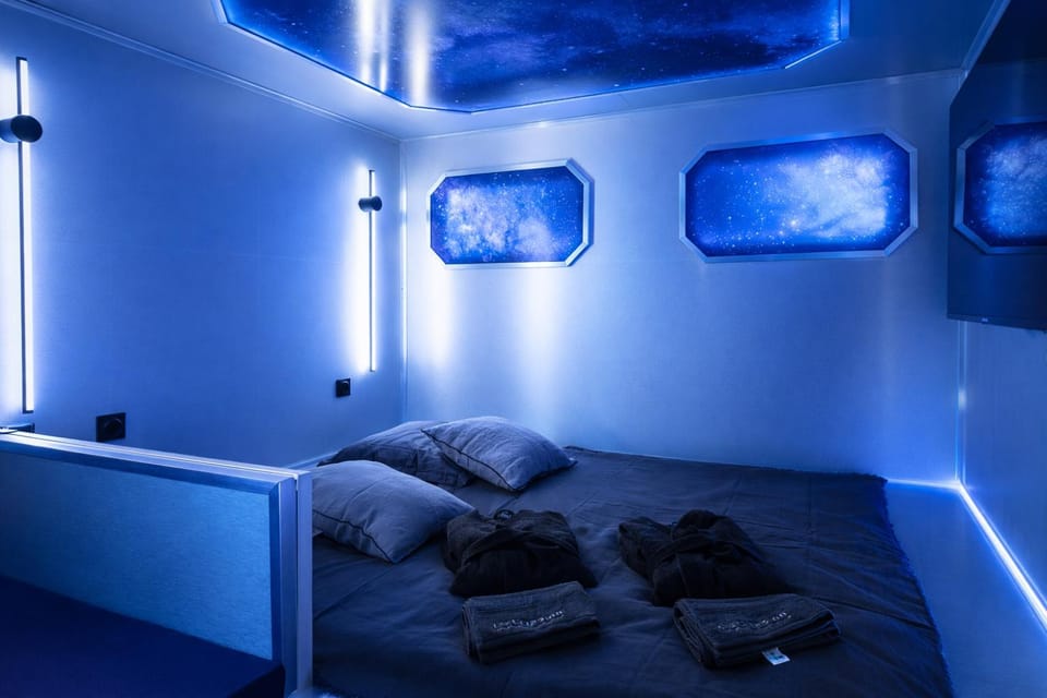 Bed, TV and multimedia, Living room, Photo of the whole room, Bedroom