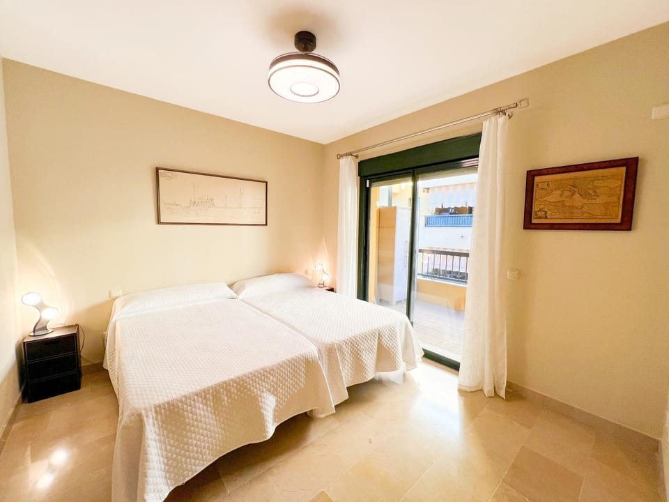 Bed, Bathroom, Balcony/Terrace, Photo of the whole room, Bedroom, heating, internet, wardrobe, air conditioner