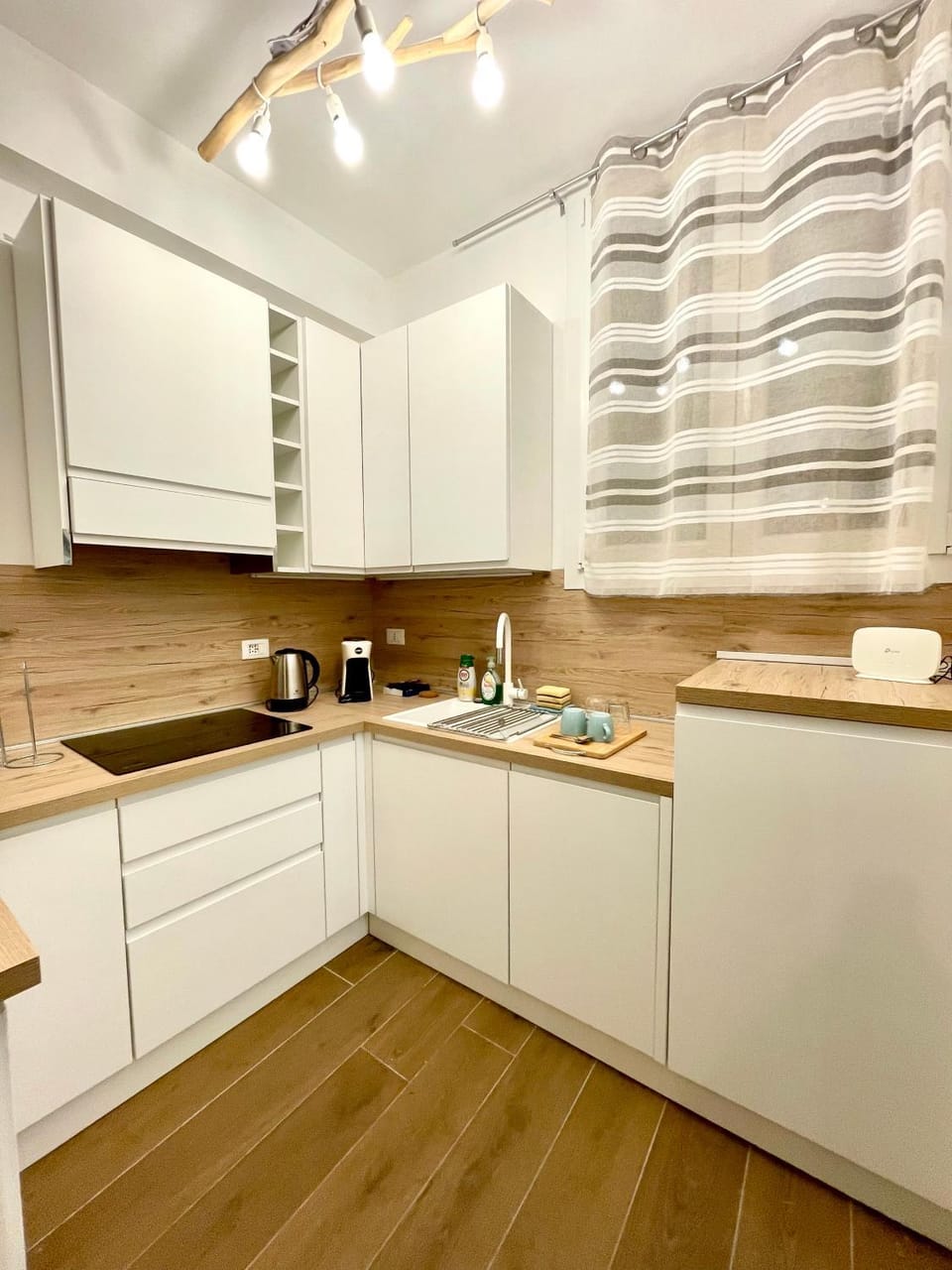 Kitchen or kitchenette, dishwasher, air conditioner