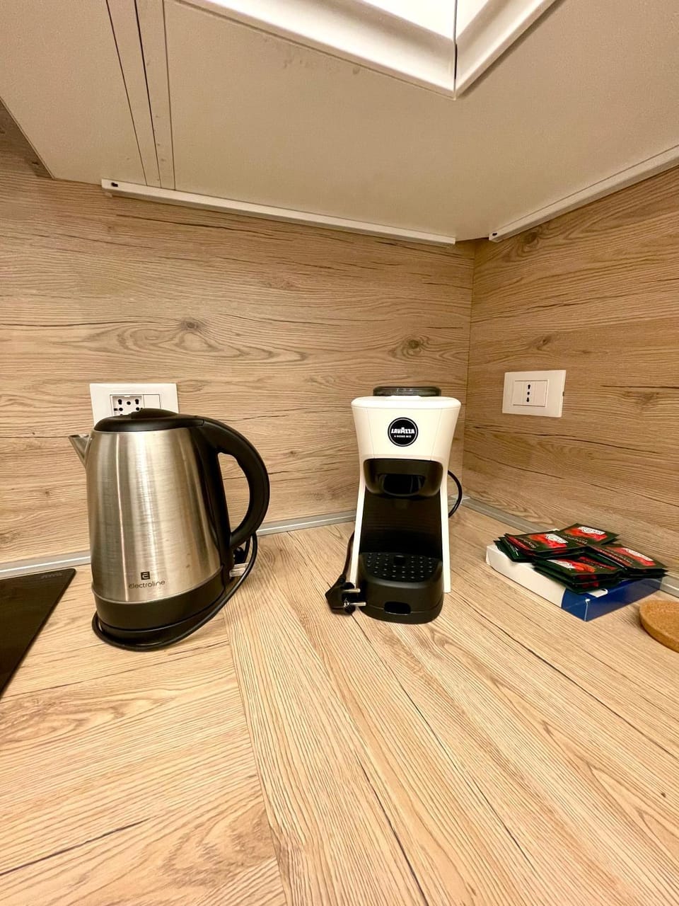 Coffee/tea facilities, toaster