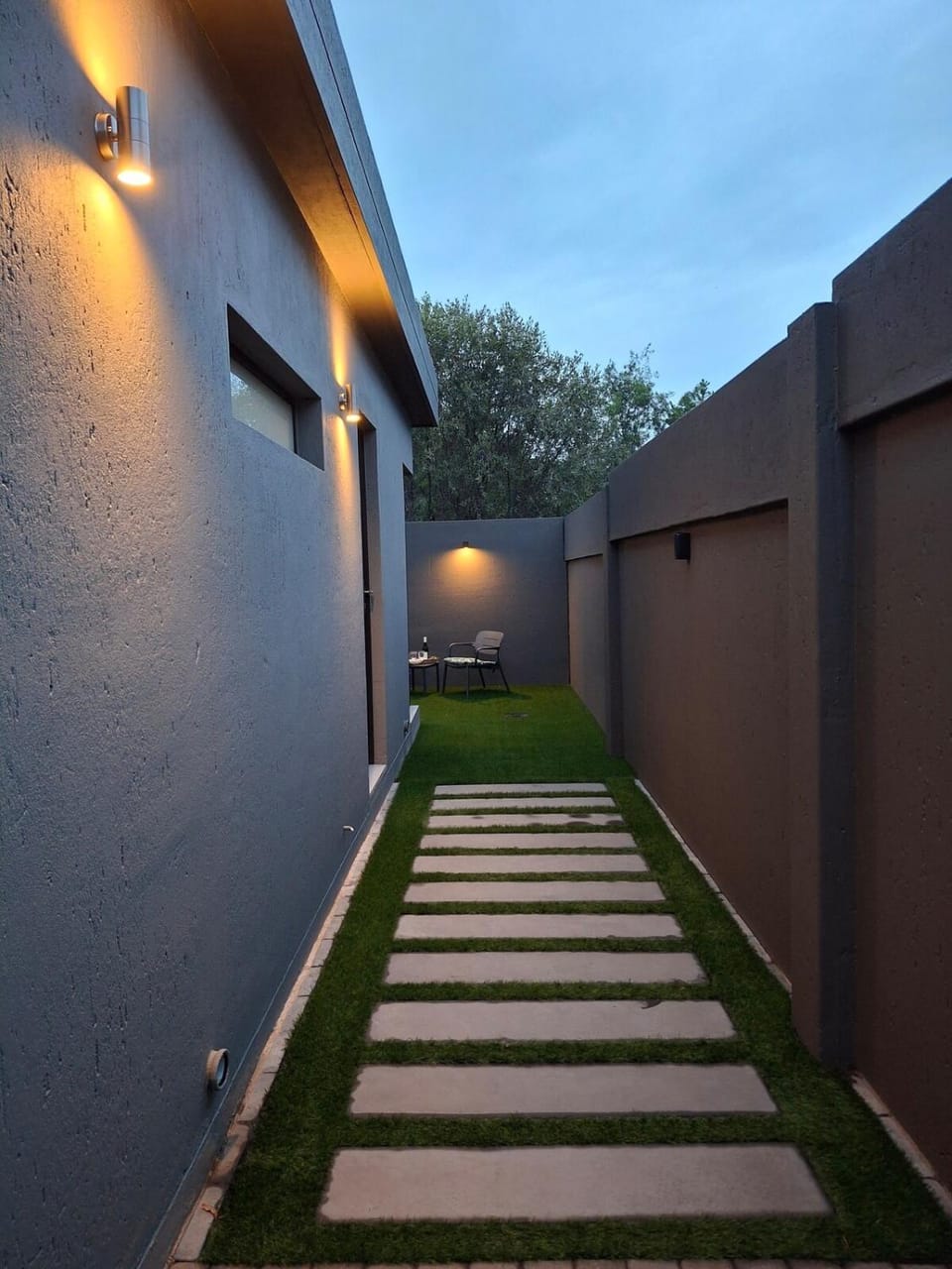 King size bed-NO loadshedding-Free Wi-Fi Apartment in Pretoria