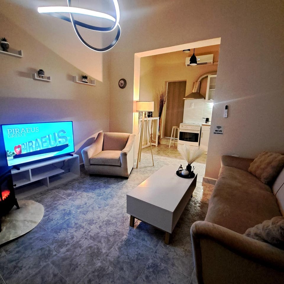 TV and multimedia, Living room, Seating area, Evening entertainment