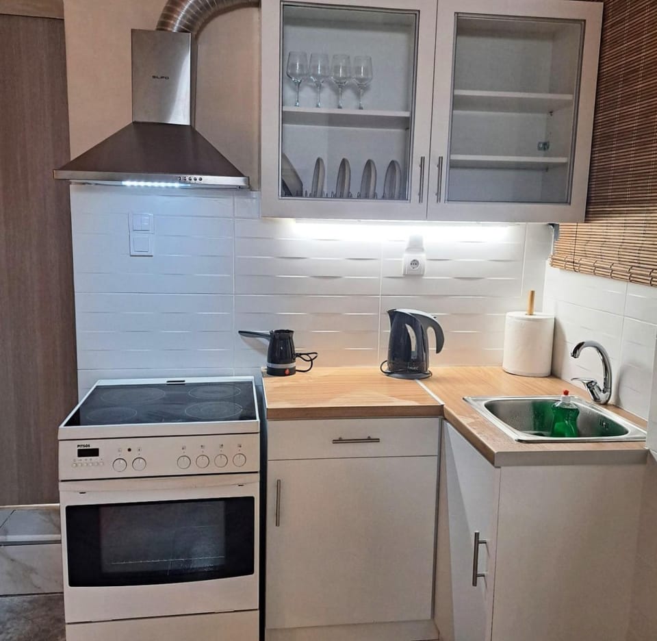 Kitchen or kitchenette, pet friendly, stove