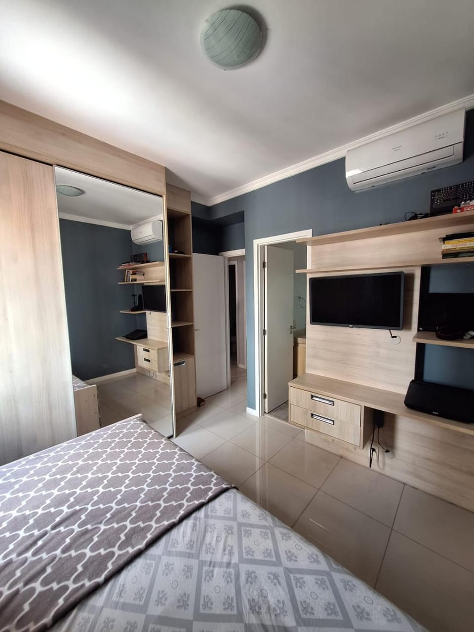 Bed, TV and multimedia, Bedroom, air conditioner