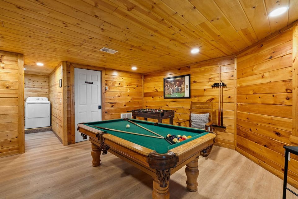 Family Friendly Great Views Game Room & Hot Tub House in Gatlinburg
