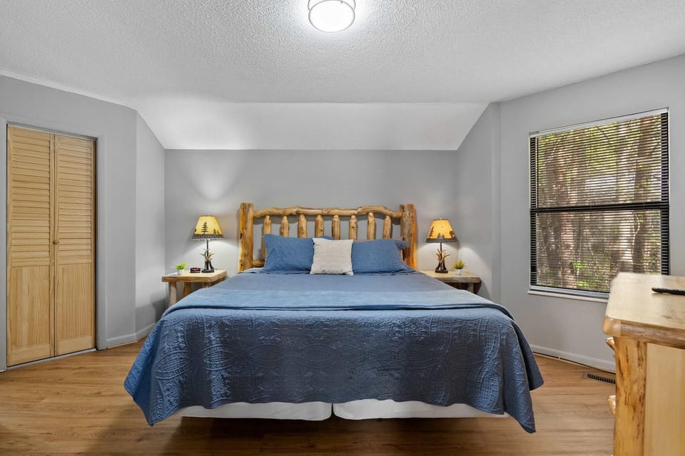 Family Friendly Great Views Game Room & Hot Tub House in Gatlinburg