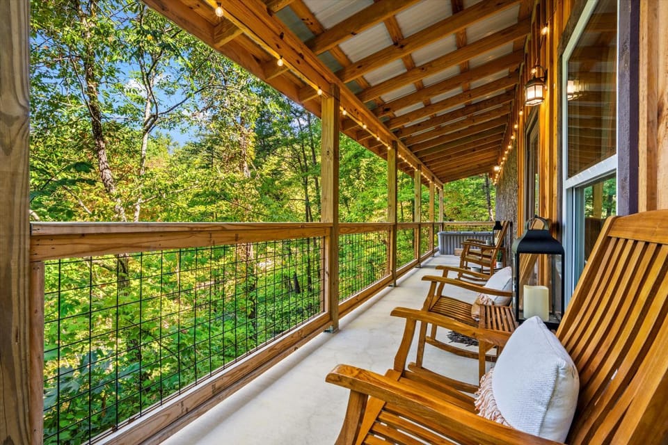 Luxurious & Family Friendly - Hot Tub - Game Room House in Pigeon Forge