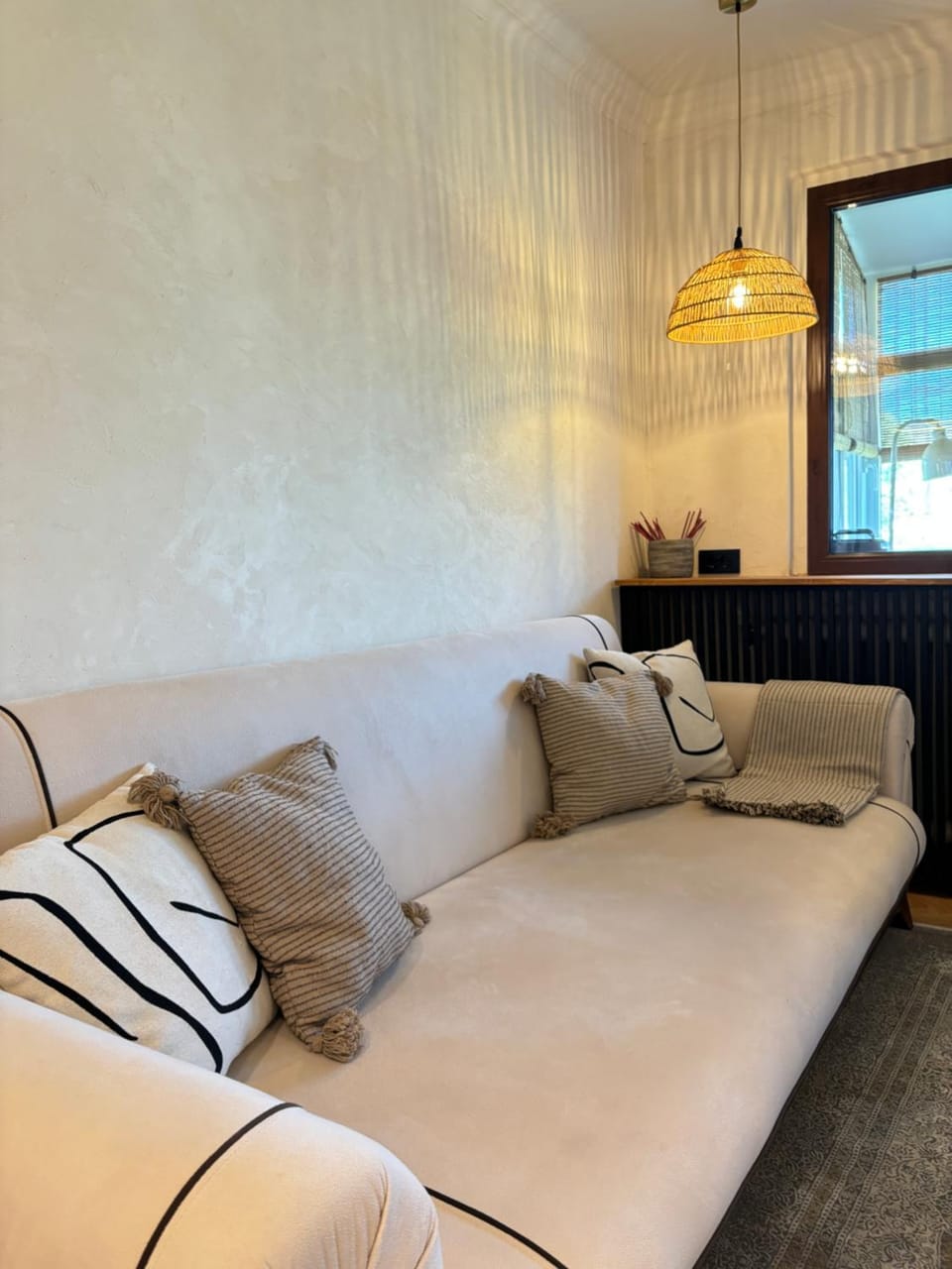 Bed, Living room, Seating area