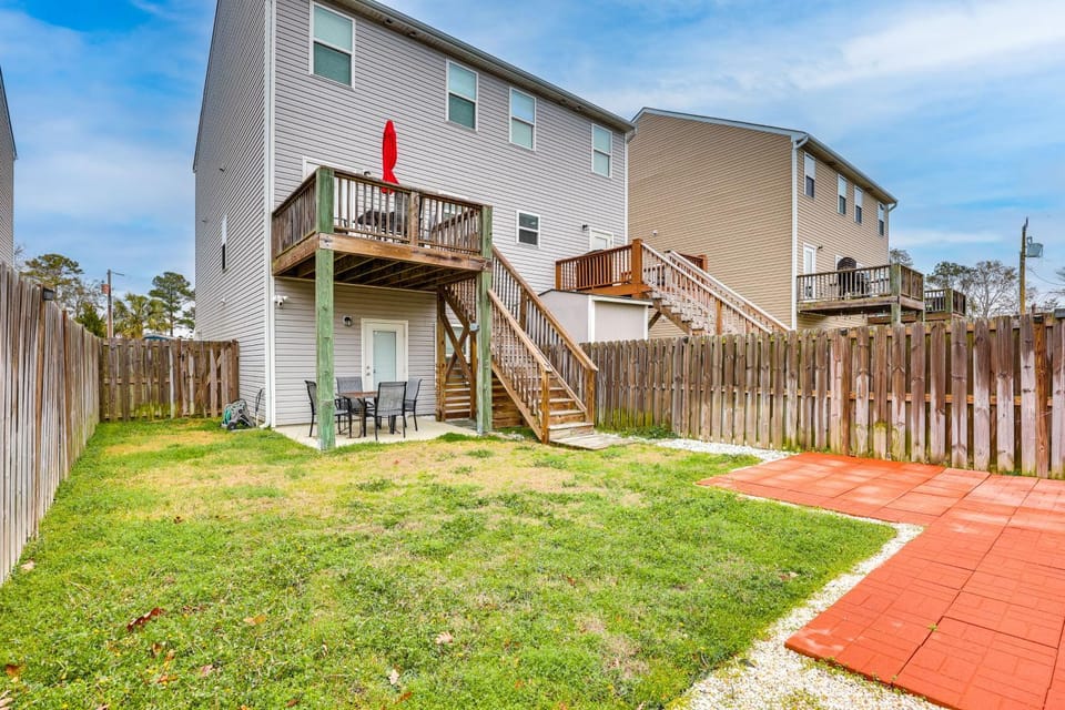 1 Mi to Ocean: Modern Carolina Beach Townhome House in Carolina Beach