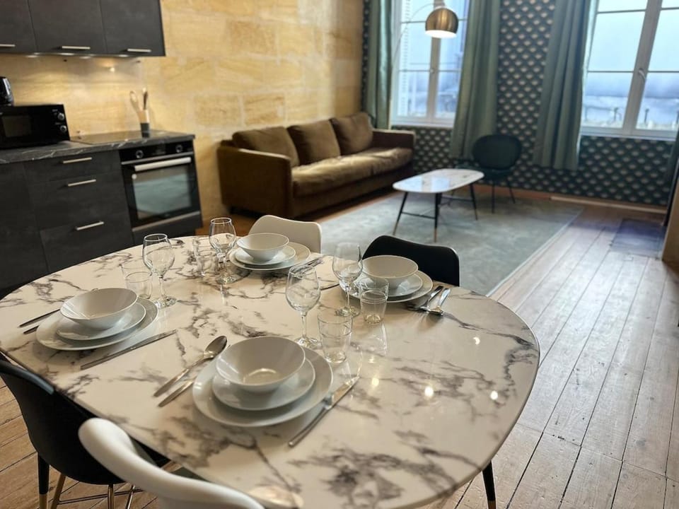 1- Hypercentre,FREE Parking, Clim, wifi, Netflix Apartment in Fronsac