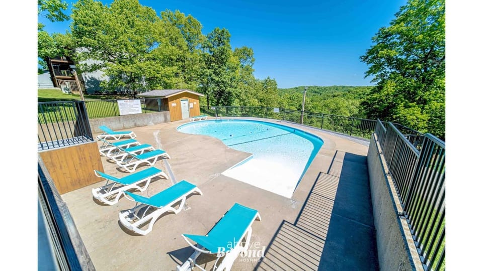 Peaceful & No Stairs Minutes to Silver Dollar City Apartment in Table Rock Lake