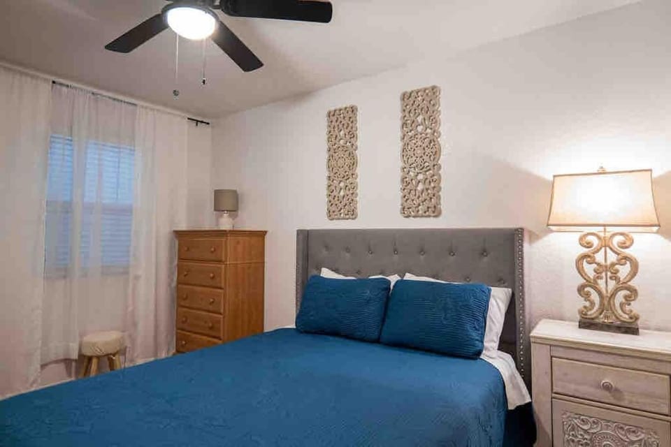 Ranch Glam Townhome with Indoor Fireplace House in Ciudad Juarez