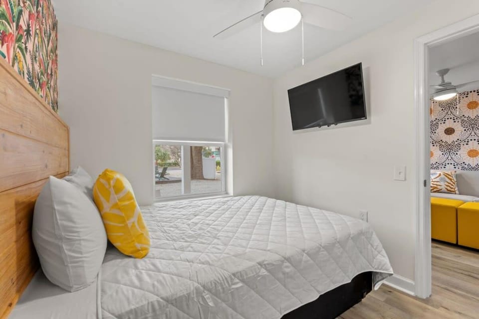 TreeHouse Lodge Walk to Beach Pet-Friendly 201 Apartment in North Myrtle Beach