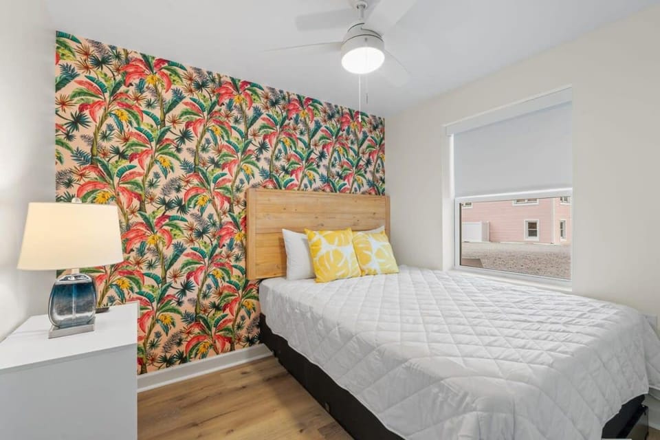 TreeHouse Lodge Walk to Beach Pet-Friendly 201 Apartment in North Myrtle Beach